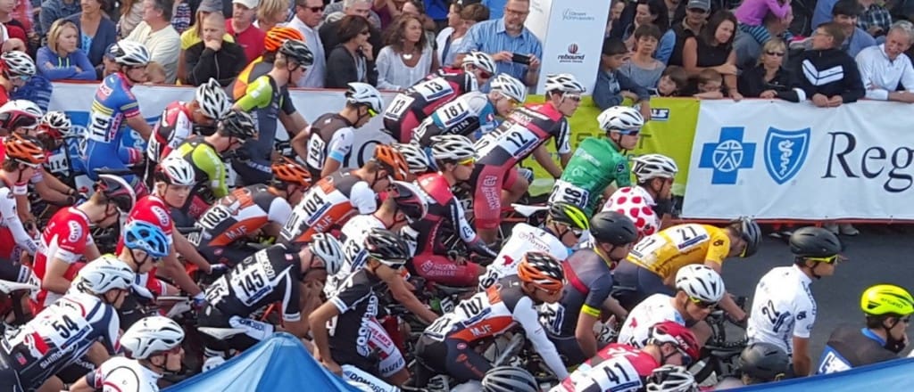 The men get set to start the men's criterium.